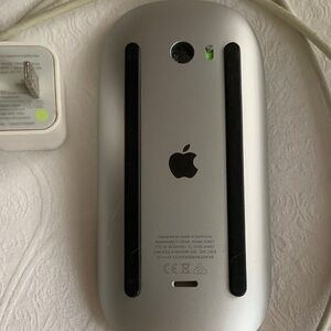 Apple White Wireless Mouse with Charging Set